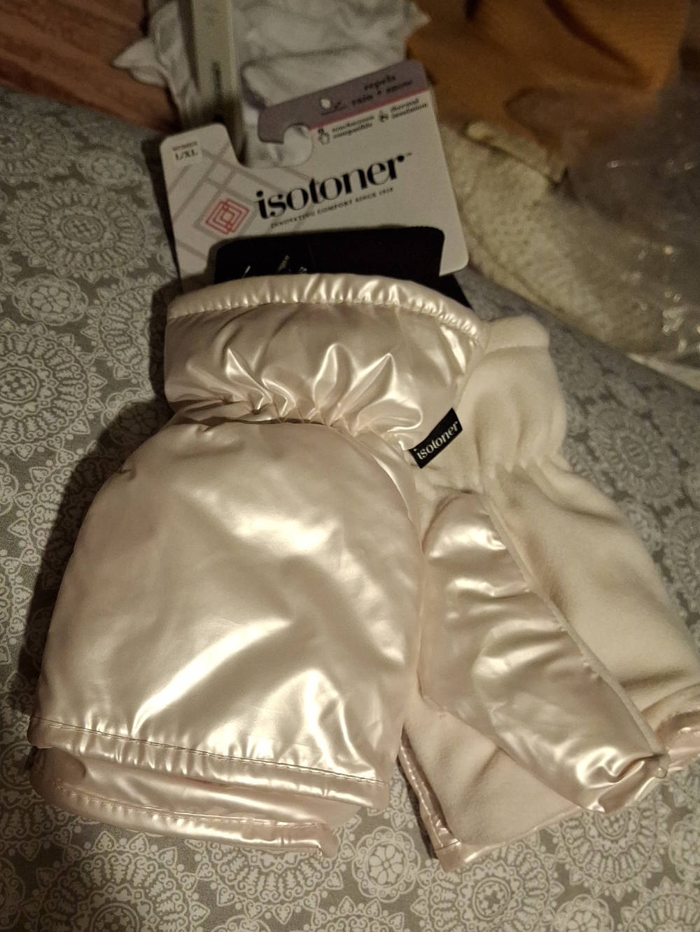 Isotoner Smart-dri Ivory NWT